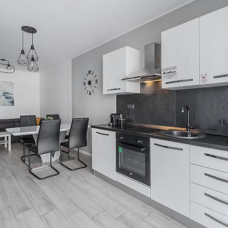 Ceyrat Flat Lägenhet Oradea Exteriör bild
