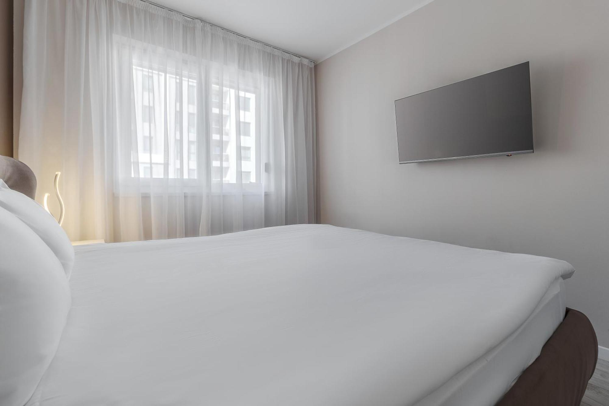 Ceyrat Flat Lägenhet Oradea Exteriör bild