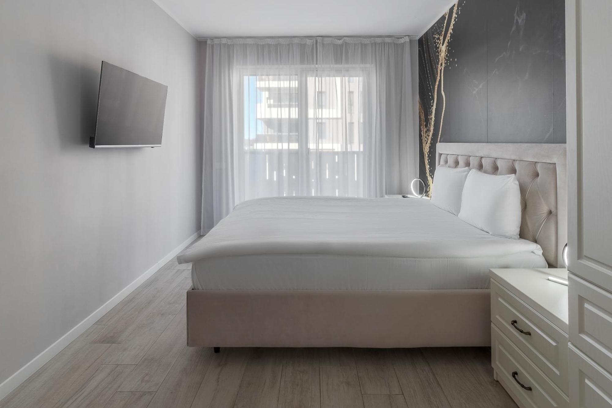 Ceyrat Flat Lägenhet Oradea Exteriör bild
