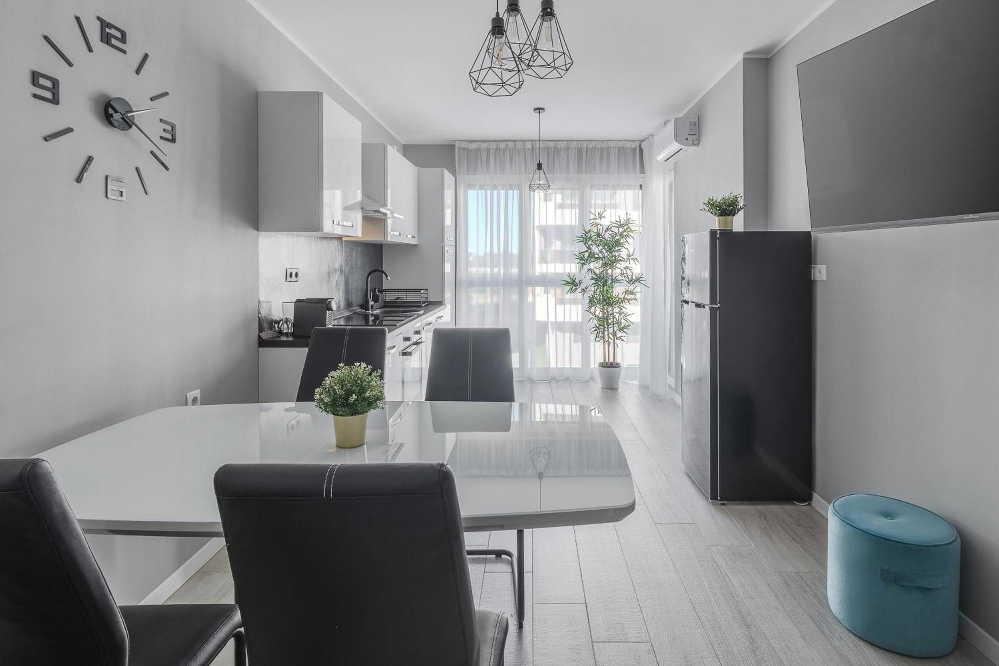 Ceyrat Flat Lägenhet Oradea Exteriör bild